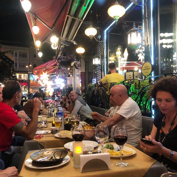 Photo prise au Sır Evi Restaurant par Fadhel G. le6/4/2019