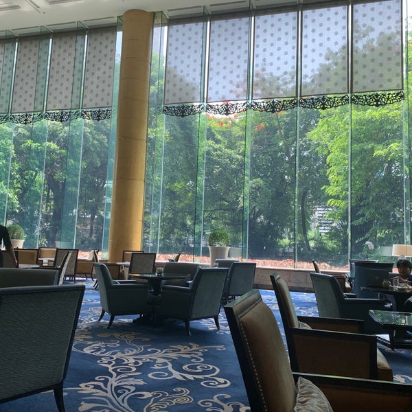 Foto tirada no(a) Lobby Lounge at Makati Shangri-La por A E. em 6/10/2019