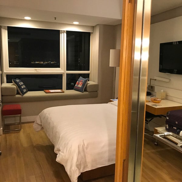 Foto diambil di Hotel Jen Hong Kong oleh A E. pada 1/19/2019