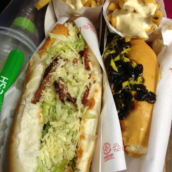 9/8/2013にAdriane Z.がFrank Dogs &amp; Burgersで撮った写真