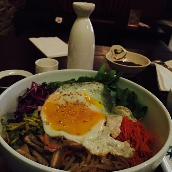 Снимок сделан в Bistro Ka Japanese Restaurant пользователем adelfa a. 11/21/2014