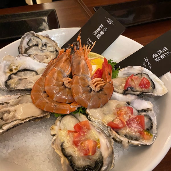 Photo taken at THE CAVE DE OYSTER TOKYO by kyony1024 on 12/28/2019