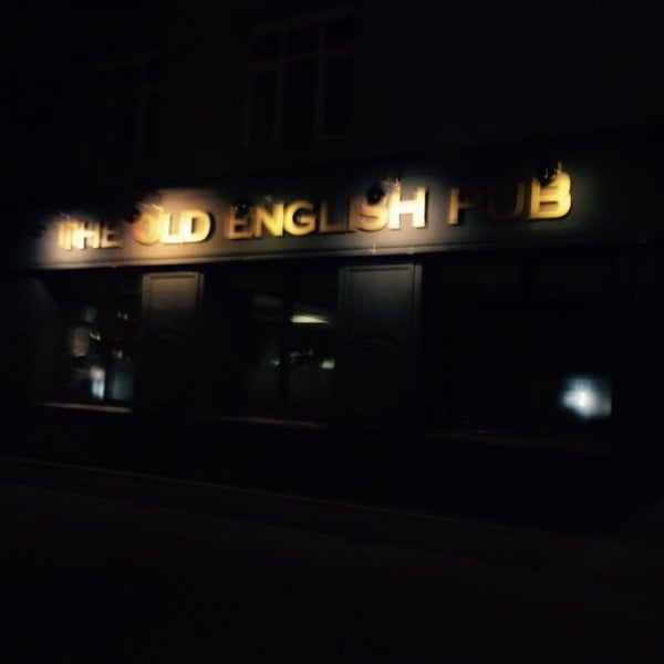 Photo taken at The Old English Pub by Huseyin D. on 11/16/2014