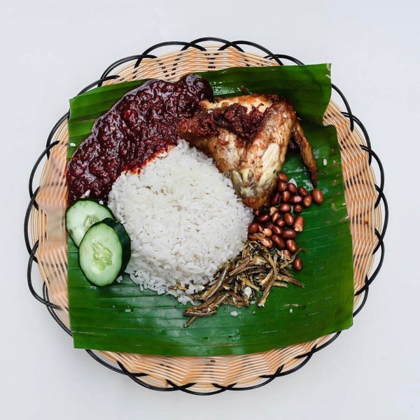 The stall has been operating since 1996, mainly serve authentic Nasi Lemak together with the signature dish Ayam Perempah.