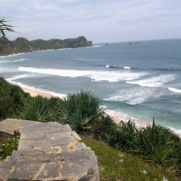 Photos At Pantai Nampuwonogiri Kecparanggupito