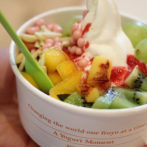 Das Foto wurde bei Ayomo Frozen Yogurt von Ayomo am 7/26/2014 aufgenommen