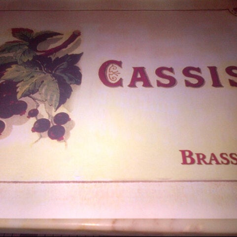 Снимок сделан в Brasserie Cassis пользователем Corinne P. 10/20/2012