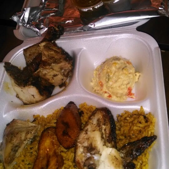 Photo taken at Garifuna Flava - A Taste of Belize by Nate B. on 12/24/2013