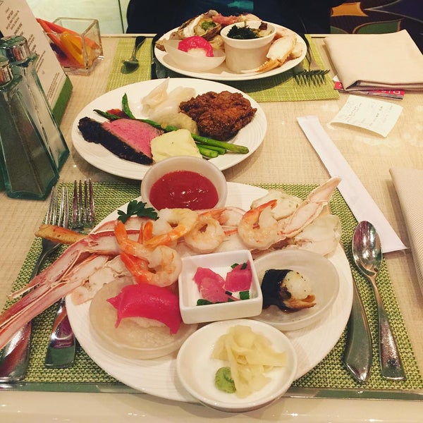 Photo taken at The Buffet at Wynn by Ruizhi L. on 12/27/2015