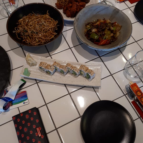 2/9/2018에 serap ♤.님이 oishii wok &amp; sushi에서 찍은 사진