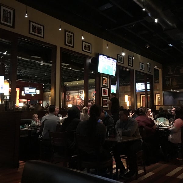 Photo taken at BJ&#39;s Restaurant &amp; Brewhouse by CH L. on 1/10/2017