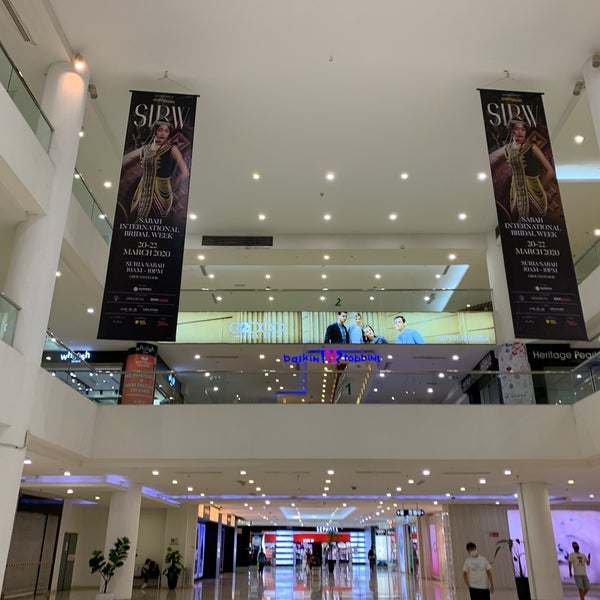 Foto diambil di Suria Sabah Shopping Mall oleh sufidylan pada 6/26/2020