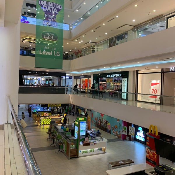 Foto tomada en Suria Sabah Shopping Mall  por sufidylan el 5/19/2020