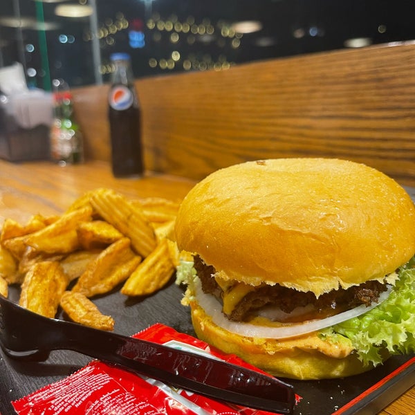 Foto tirada no(a) Nevada Burger por المستكشف em 11/6/2021