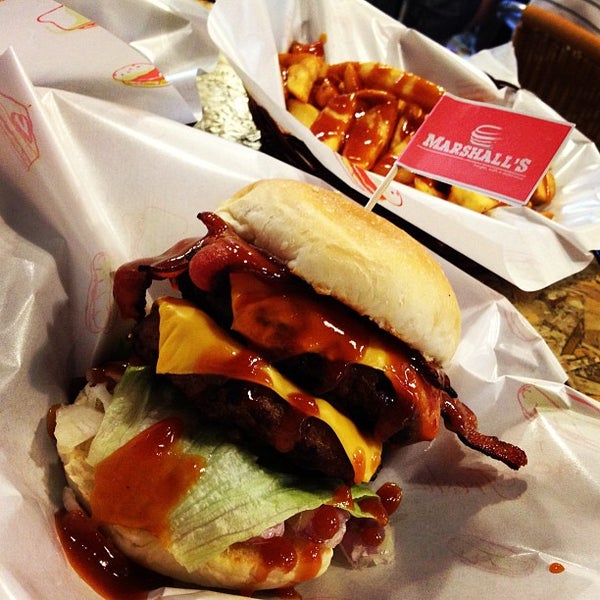 Foto tomada en Marshall&#39;s Burger  por Soon C. el 7/21/2013