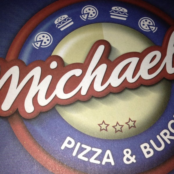 Снимок сделан в Michael&#39;s Pizza &amp; Burger пользователем Renan A. 12/22/2013