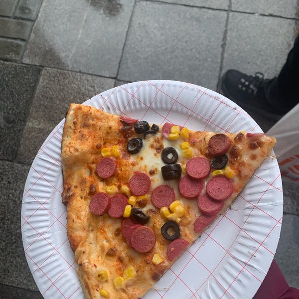 Foto diambil di Pizza2Go oleh ⚓️Ceyda S. pada 6/6/2023