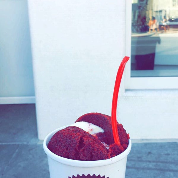 Photo taken at Sprinkles Beverly Hills Ice Cream by Abdulrahman on 7/26/2016
