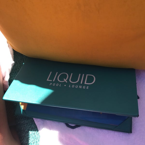 Foto tirada no(a) LIQUID Pool Lounge por Michael M. em 8/17/2017
