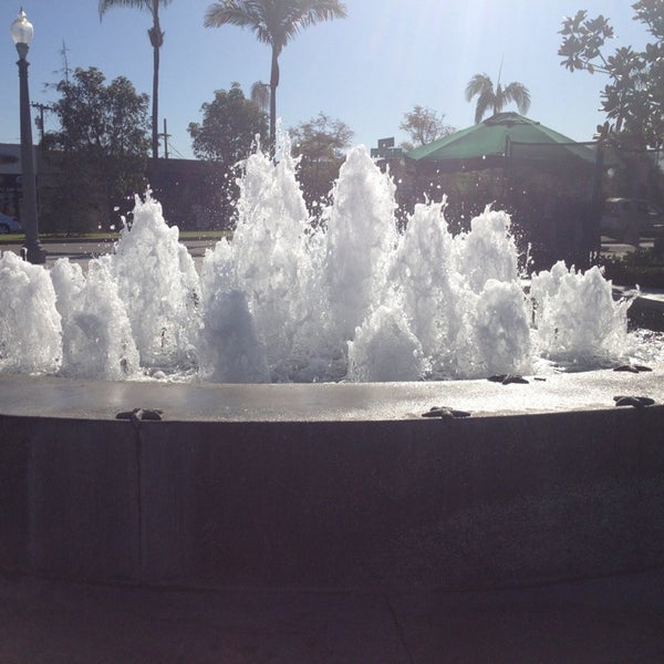 Фонтан золотой колос. Парк салават стерлитамак. Оранжевый фонтан. Черри оранжевый фонтан семена. Фонтан с огнем.