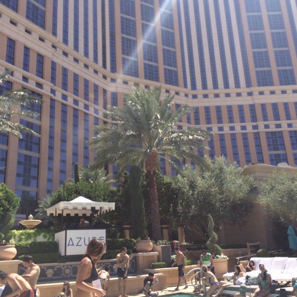 9/6/2014 tarihinde Andi R.ziyaretçi tarafından Azure Luxury Pool (Palazzo)'de çekilen fotoğraf