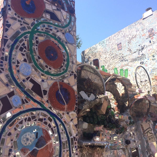 5/29/2015 tarihinde Andi R.ziyaretçi tarafından Philadelphia&#39;s Magic Gardens'de çekilen fotoğraf