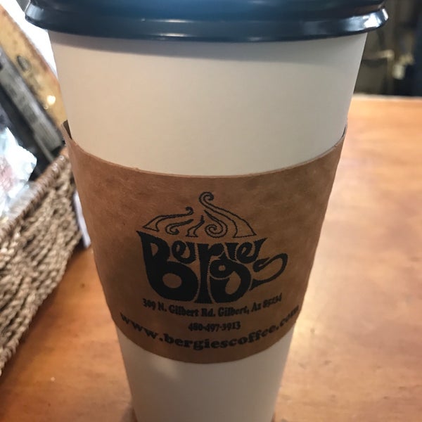 Снимок сделан в Bergie&#39;s Coffee Roast пользователем Andi R. 2/21/2018
