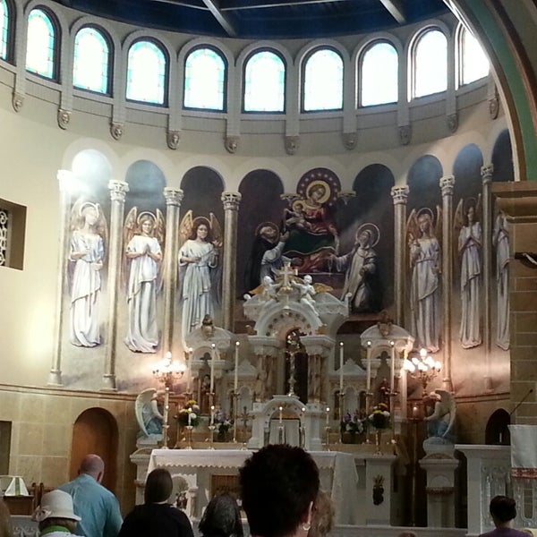 Foto diambil di Holy Rosary Catholic Church oleh Ron F. pada 5/11/2014
