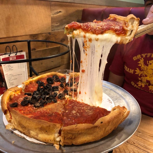 If you are looking for an amazing deep dish, then this is definitely the correct place, because it is incredible. Also, the garlic bread is delicious and the price is reasonable.