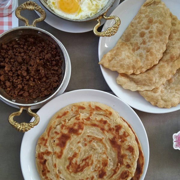 Photo taken at Gurme Mantı&amp;Kahvaltı by Yemekyolculugu Y. on 5/14/2017