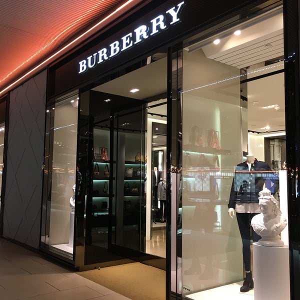 Photos at Burberry Boutique in ISTANBUL