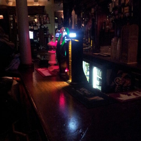 Foto tomada en McSwiggan&#39;s Bar &amp; Restaurant  por Michael B. el 3/29/2014