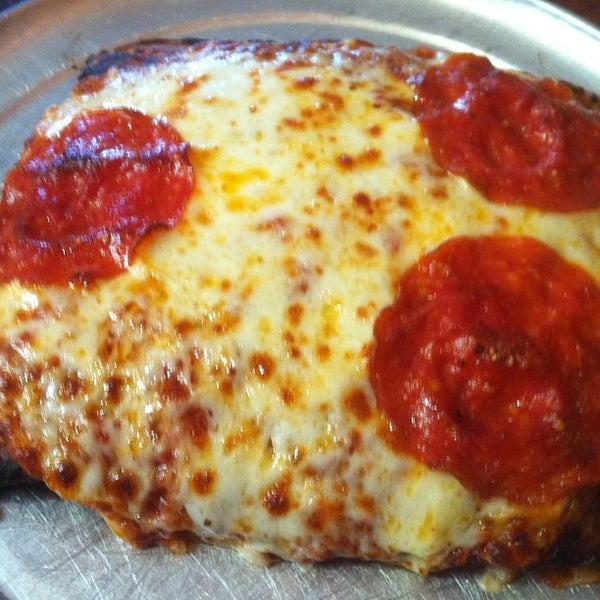 6/14/2013 tarihinde Victor M.ziyaretçi tarafından Brickyard Pizza'de çekilen fotoğraf