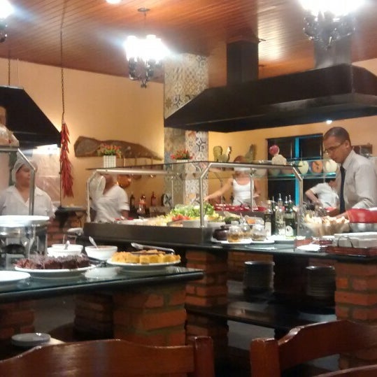 Foto diambil di Restaurante À Mineira oleh Cinthia B. pada 4/3/2014