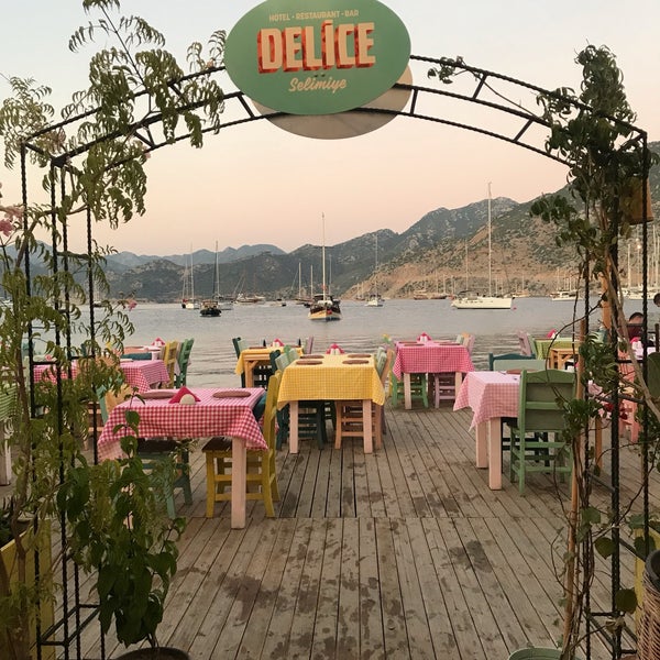 Foto scattata a Delice Restaurant da Selin Y. il 8/20/2019