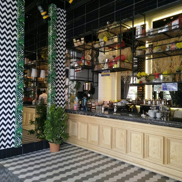 Foto tirada no(a) Balkon Cafe &amp; Restaurant por Egemen E. em 4/6/2018