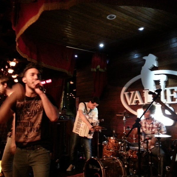4/6/2013에 Suzana B.님이 Valley Pub에서 찍은 사진