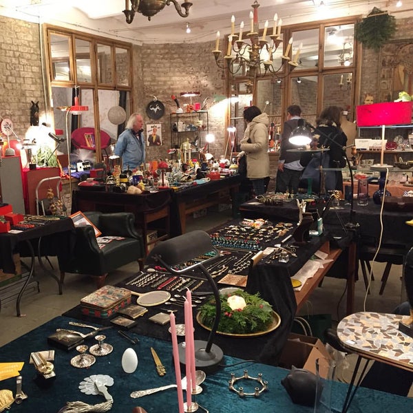Photo taken at Vintagerie by CITY O. on 11/29/2015
