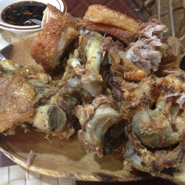 4/2/2014 tarihinde aml a.ziyaretçi tarafından Bahay Kubo Restaurant'de çekilen fotoğraf