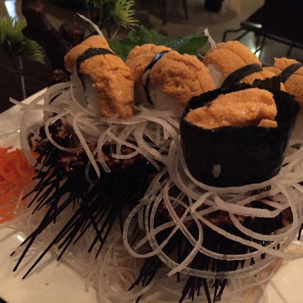 Das Foto wurde bei Bluefin Japanese Restaurant &amp; Lounge von Henry L. am 10/11/2014 aufgenommen