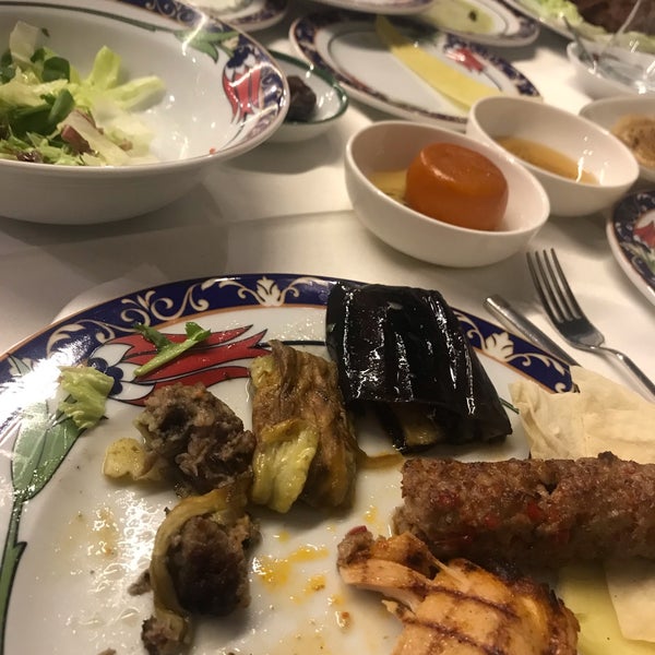 4/27/2022 tarihinde Shrkziyaretçi tarafından Ramazan Bingöl Köfte &amp; Steak'de çekilen fotoğraf