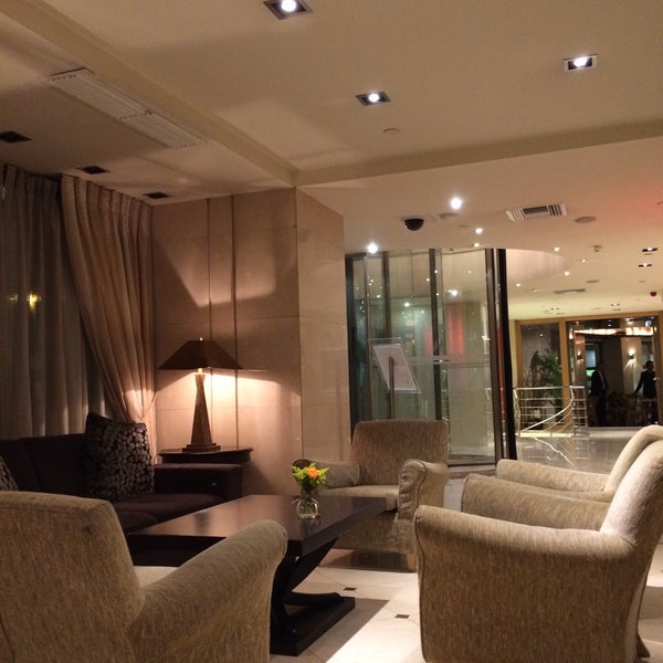 3/2/2015 tarihinde Rebeca S.ziyaretçi tarafından Melia Athens Hotel'de çekilen fotoğraf