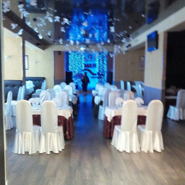 Заполярье, апатиты, улица ленина, 31а. Ресторан заполярье апатиты новая вывеска. Советские неоновые вывески. Муп заполярье апатиты. Кафе добро апатиты.