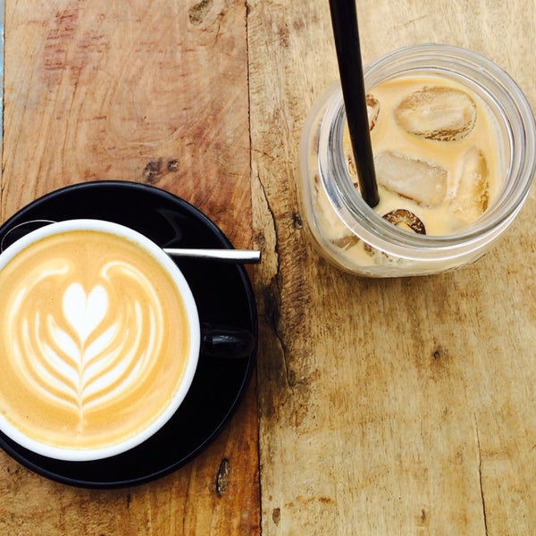 Perfektes Third Wave Café! Schön starker Cappuccino , leckerer Iced Latte und Espresso Tonic.