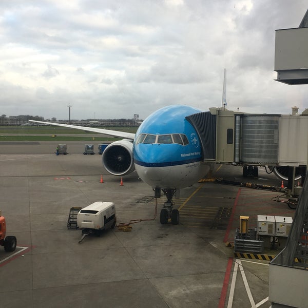 Photo taken at Amsterdam Airport Schiphol (AMS) by Han B. on 11/18/2017
