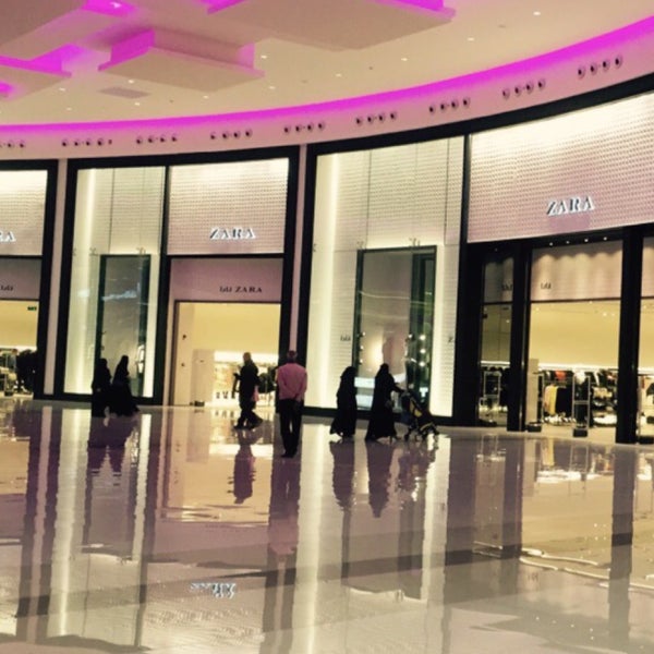 รูปภาพถ่ายที่ Al Nakheel Mall โดย abdulaziz 1. เมื่อ 1/21/2015