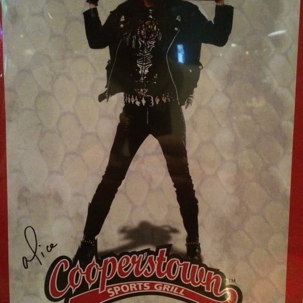 8/16/2015에 Knight W.님이 Alice Cooper&#39;stown Rock and Roll Sports Grill에서 찍은 사진