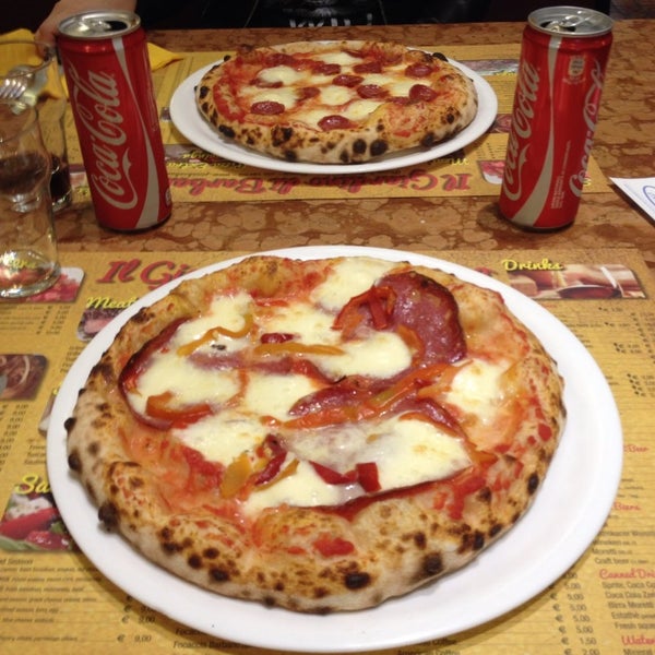 Awesome and cheap pizzas. Try the Fiorentina.