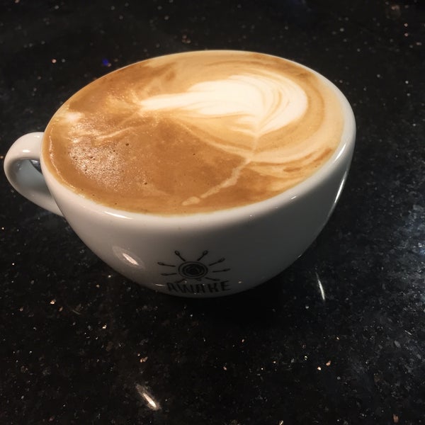 Снимок сделан в Awake Coffee &amp; Espresso пользователем Yüksel B. 1/2/2018