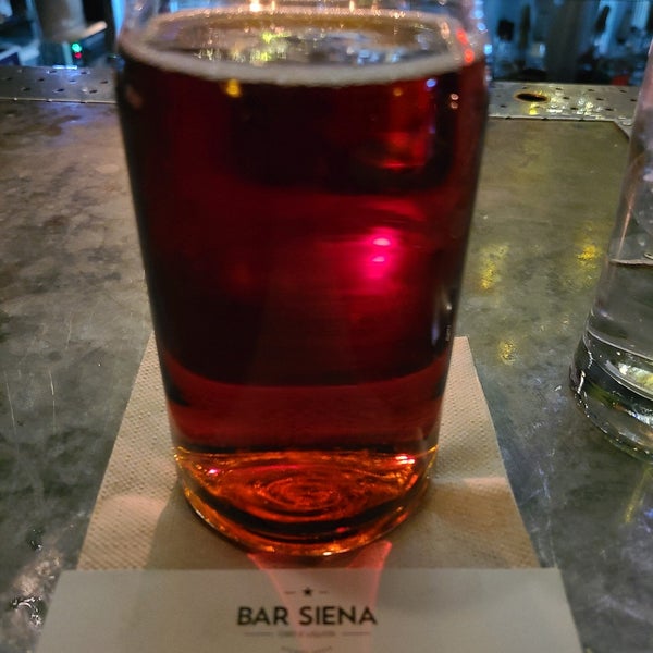 Foto tirada no(a) Bar Siena por Jeralyn M. em 12/11/2021